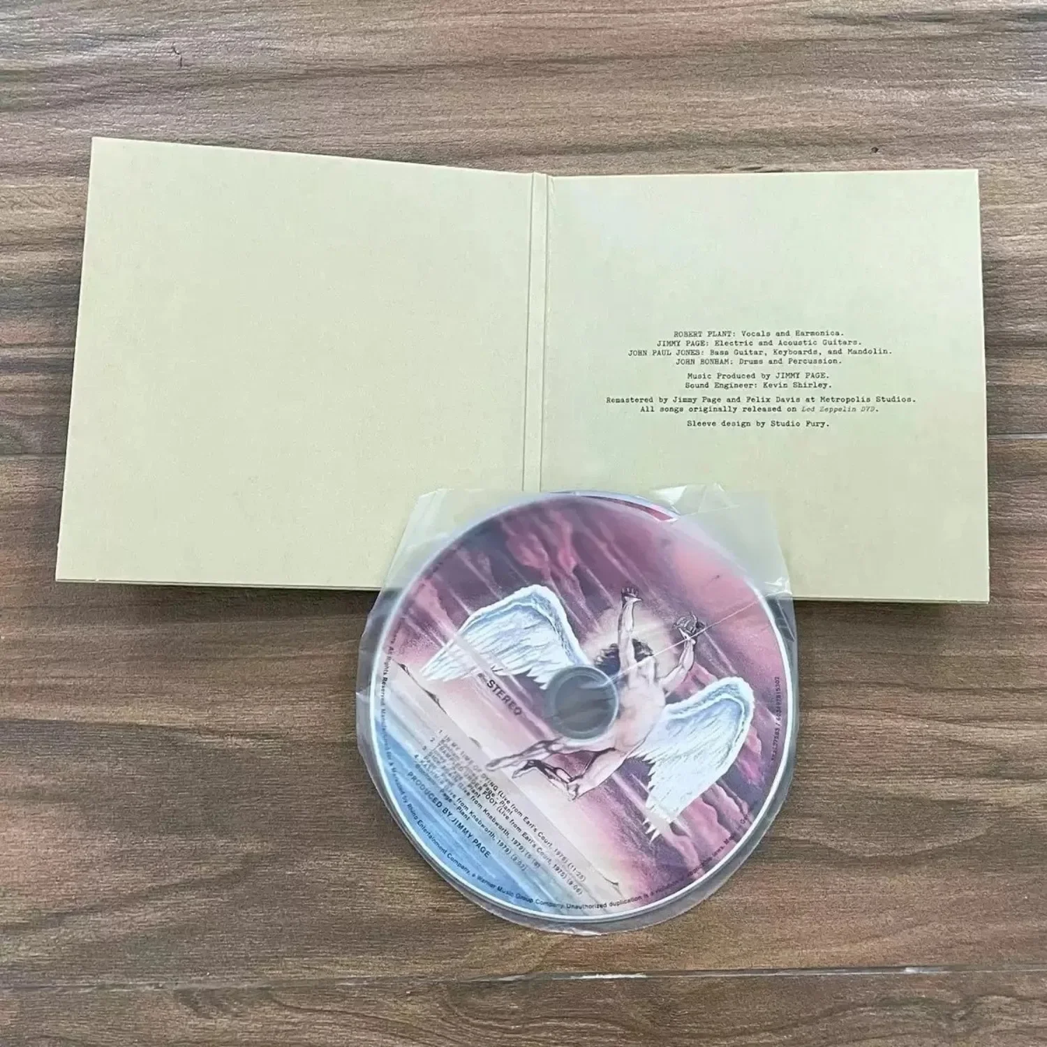 ซีดีเพลงอีพีร็อกไลฟ์ รีมาสเตอร - Live Rock บทวิจารณ์และราคา